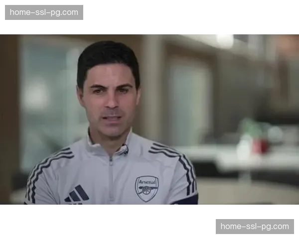 镜头：萨卡被换下时掩面，阿尔特塔上前安慰