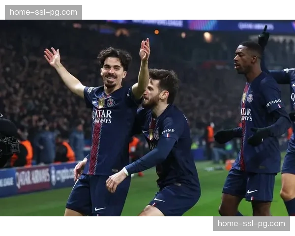 战术复盘:巴黎圣日耳曼三中卫体系在强强对话中的得失 战术复盘:巴黎圣日耳曼三中卫体系在强强对话中的得失