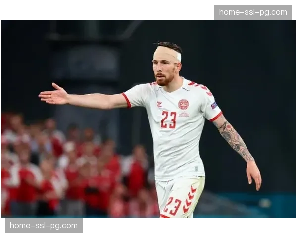 马赛新任主帅贝耶将队长袖标转交霍伊别尔，减轻球员压力